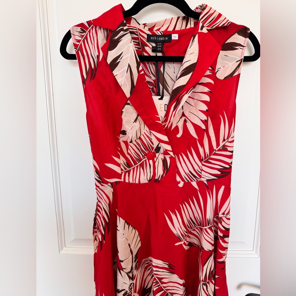 QED Red Leaf Print Maxi Dress - Picture 2 of 11